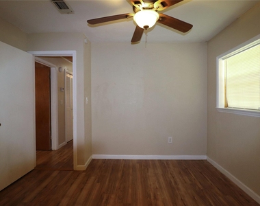 20 White Oak Drive - Photo Thumbnail 19