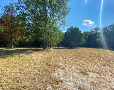 20 White Oak Drive - Photo Thumbnail 2