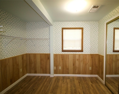 20 White Oak Drive - Photo Thumbnail 13