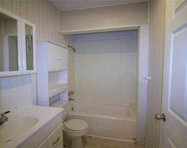 20 White Oak Drive - Photo Thumbnail 11