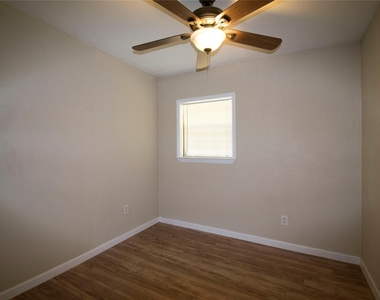 20 White Oak Drive - Photo Thumbnail 17
