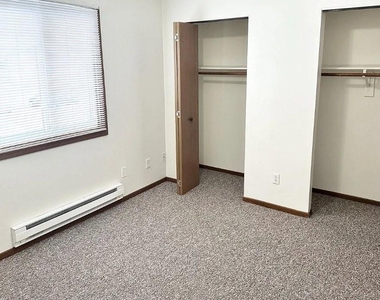 902-905 N 14th Street - Photo Thumbnail 3