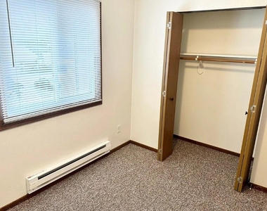 902-905 N 14th Street - Photo Thumbnail 5
