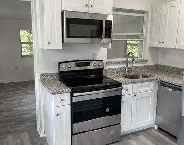2659 Burns Avenue - Photo Thumbnail 2