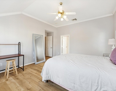 4113 Blossom Street - Photo Thumbnail 7