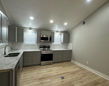 8223 Wallis Street - Photo Thumbnail 10