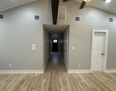 8223 Wallis Street - Photo Thumbnail 11
