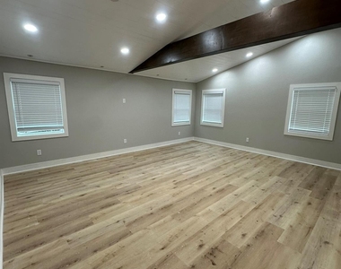 8223 Wallis Street - Photo Thumbnail 15