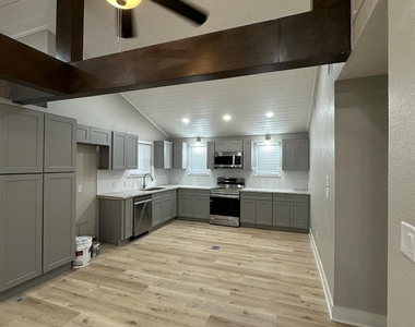 8223 Wallis Street - Photo Thumbnail 9