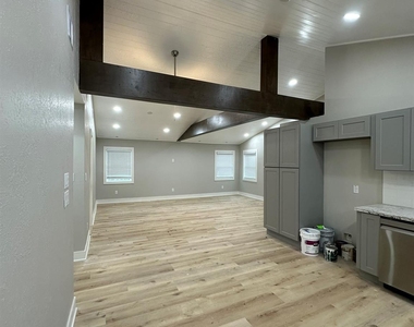 8223 Wallis Street - Photo Thumbnail 13