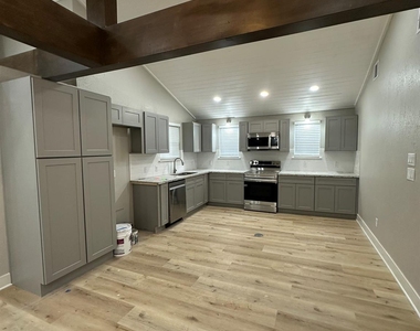 8223 Wallis Street - Photo Thumbnail 8