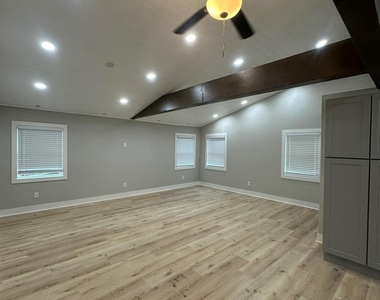 8223 Wallis Street - Photo Thumbnail 14