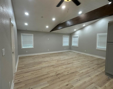 8223 Wallis Street - Photo Thumbnail 12
