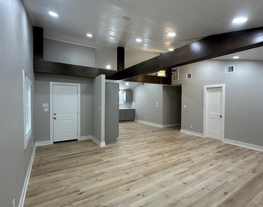8223 Wallis Street - Photo Thumbnail 5