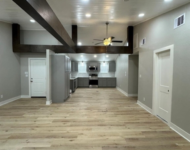 8223 Wallis Street - Photo Thumbnail 7