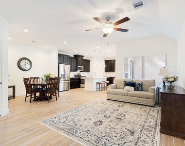 10122 Crescendo Way - Photo Thumbnail 4