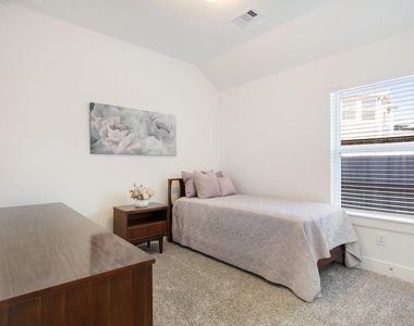 10122 Crescendo Way - Photo Thumbnail 14