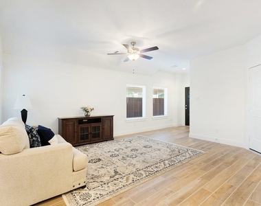 10122 Crescendo Way - Photo Thumbnail 5