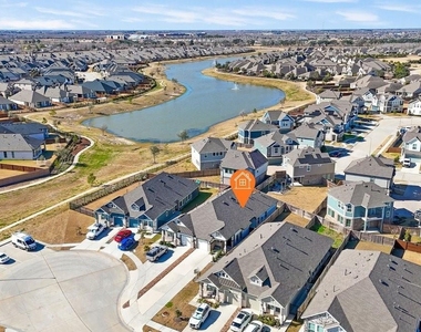 10122 Crescendo Way - Photo Thumbnail 20
