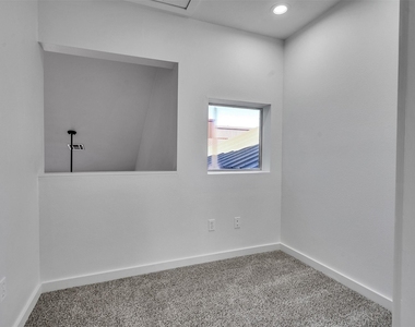6935 Yellowstone Way Drive - Photo Thumbnail 32