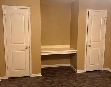 5830 Effingham Drive - Photo Thumbnail 9