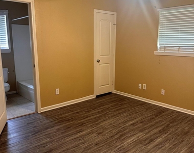 5830 Effingham Drive - Photo Thumbnail 8