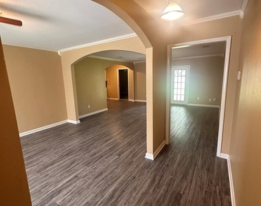 5830 Effingham Drive - Photo Thumbnail 13