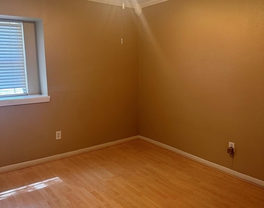 5830 Effingham Drive - Photo Thumbnail 2