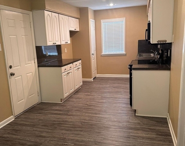 5830 Effingham Drive - Photo Thumbnail 4