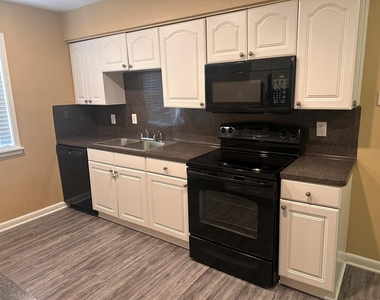 5830 Effingham Drive - Photo Thumbnail 10