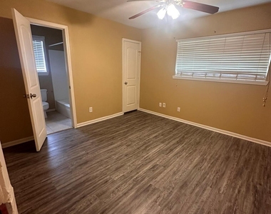 5830 Effingham Drive - Photo Thumbnail 17