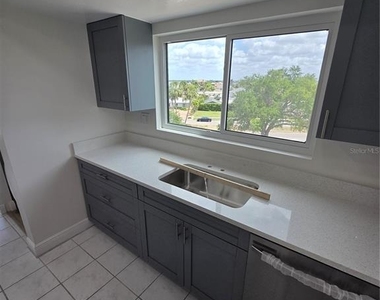 650 Island Way - Photo Thumbnail 3