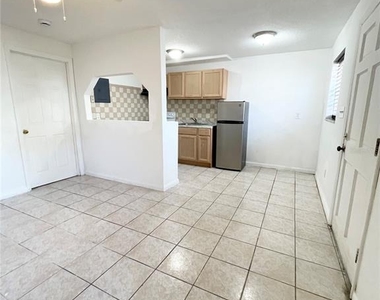 2916 North 16th Street - Photo Thumbnail 4