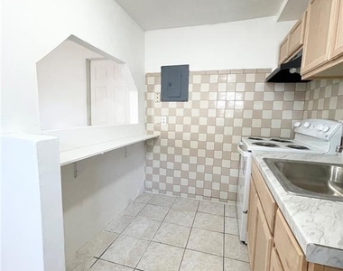 2916 North 16th Street - Photo Thumbnail 7