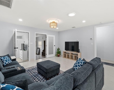 204 44th Avenue - Photo Thumbnail 9