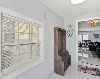 204 44th Avenue - Photo Thumbnail 2