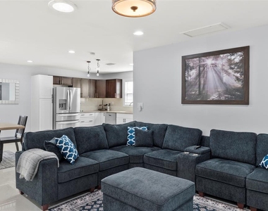 204 44th Avenue - Photo Thumbnail 5