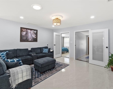 204 44th Avenue - Photo Thumbnail 8