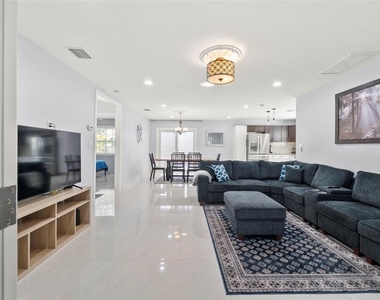 204 44th Avenue - Photo Thumbnail 3