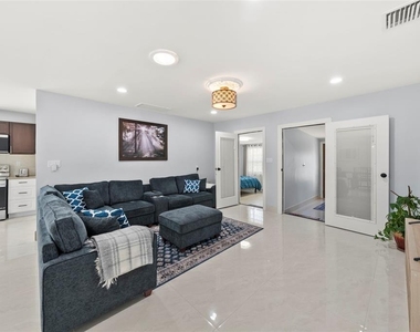 204 44th Avenue - Photo Thumbnail 7