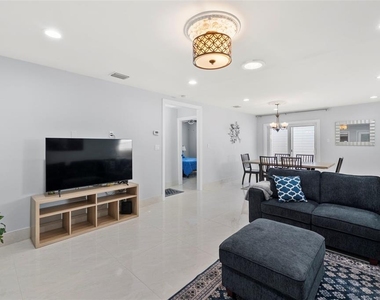 204 44th Avenue - Photo Thumbnail 6