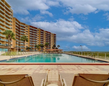 880 Mandalay Avenue - Photo Thumbnail 16