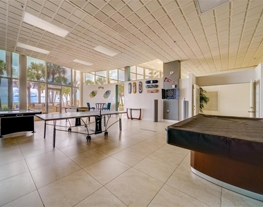 880 Mandalay Avenue - Photo Thumbnail 9