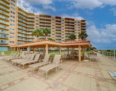 880 Mandalay Avenue - Photo Thumbnail 17