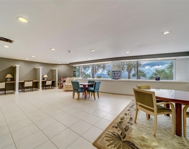 880 Mandalay Avenue - Photo Thumbnail 11