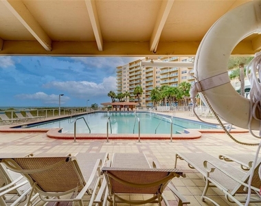 880 Mandalay Avenue - Photo Thumbnail 19