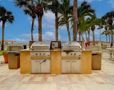 880 Mandalay Avenue - Photo Thumbnail 12