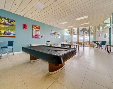 880 Mandalay Avenue - Photo Thumbnail 8