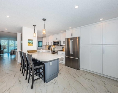 6083 Bahia Del Mar Circle - Photo Thumbnail 7