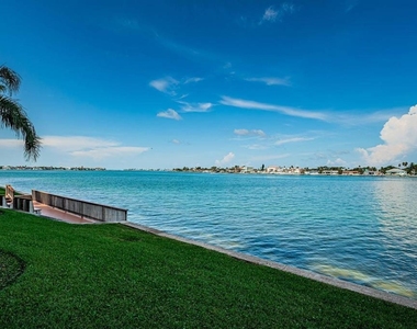 6083 Bahia Del Mar Circle - Photo Thumbnail 22